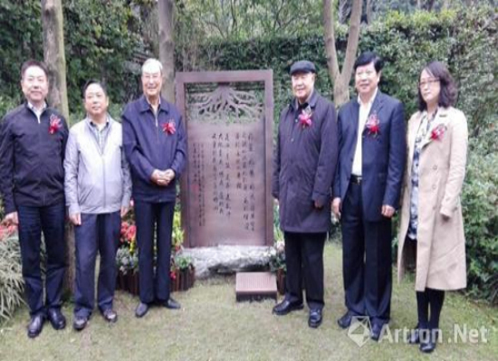 大诗人洛夫植“根”万松，诗意西湖又添新景